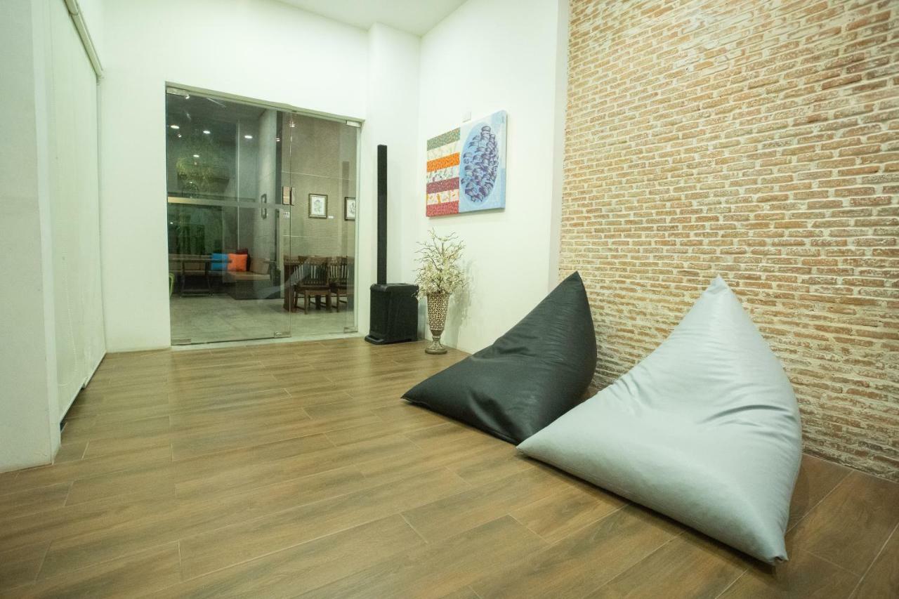 Third Rock Hostel Bangkok Eksteriør billede